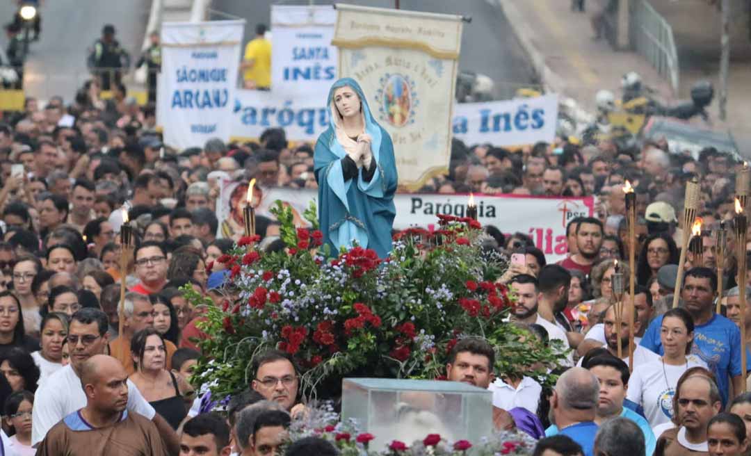 “Procissão refaz a caminhada de Cristo e convida à reflexão e ao silêncio”, diz padre Manoel após celebração da Paixão do Senhor