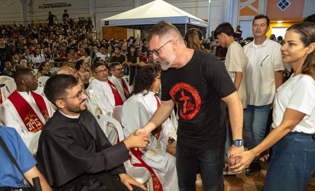 PEDINDO BÊNÇÃO Image