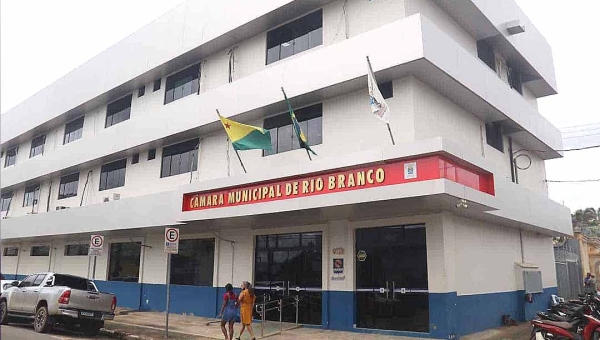 Câmara de Rio Branco abre crédito suplementar de R$ 2 milhões e remaneja recursos de salários e encargos