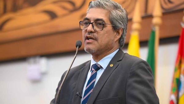 Edvaldo Magalhães diz que vácuo no comando da Secretaria de Saúde pode custar vidas e reforça: “não pode esperar”