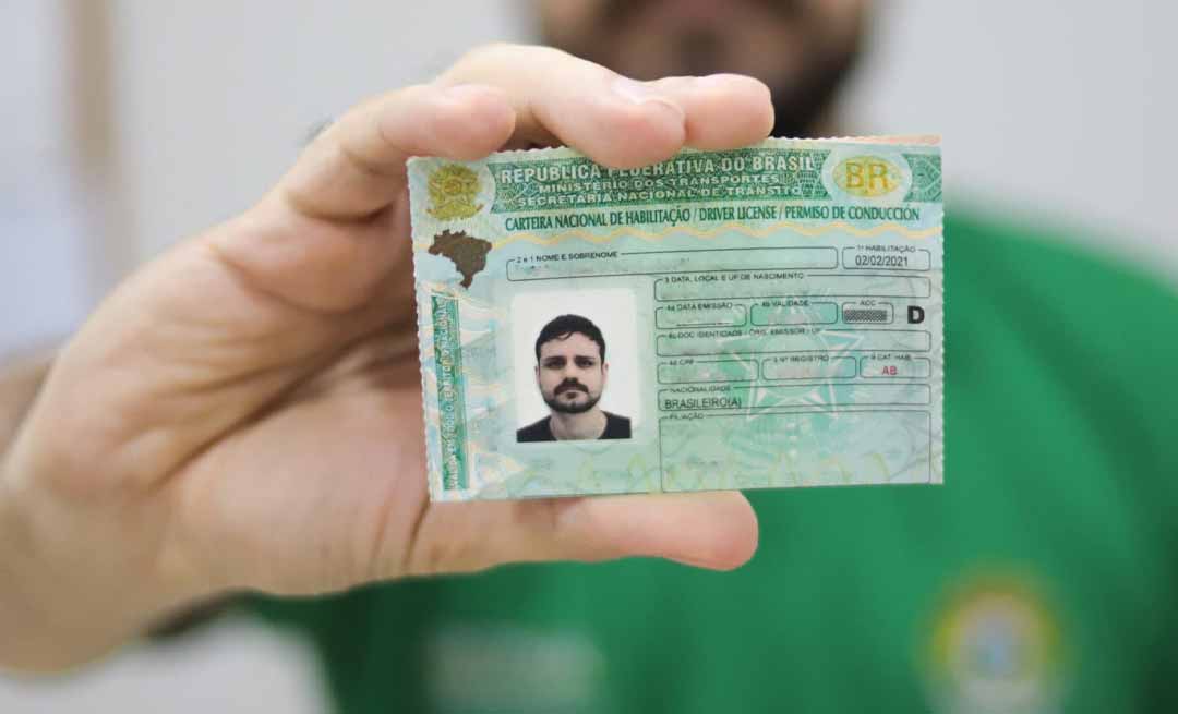 Governo do Acre entrega mais de 800 CNHs sociais e anuncia novas vagas com foco em mulheres vítimas de violência