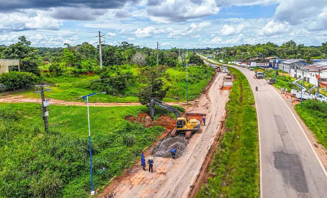 DNIT inicia preparação do solo para execução de macadame hidráulico na Estrada do Aeroporto, em Rio Branco
