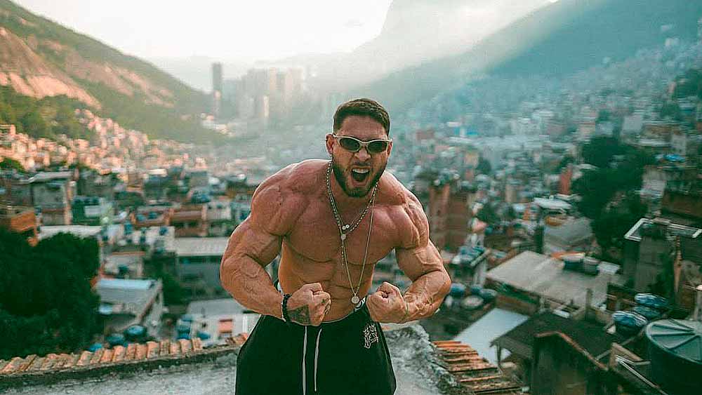 Apaga que dá tempo’: Ramon Dino é alvo de críticas após postagem em favela da rocinha no Rio de Janeiro