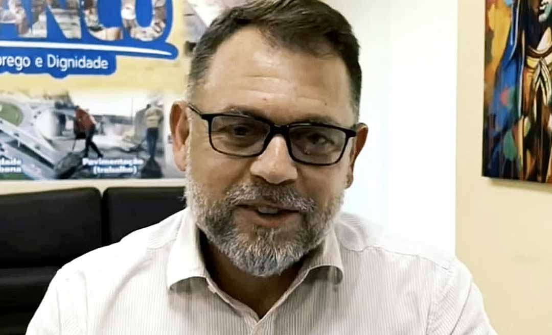 “Sejam bem-vindos ao serviço público”, declara Alysson ao assinar o primeiro decreto do maior concurso da gestão municipal