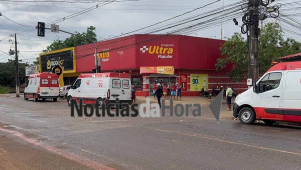 Motociclista de aplicativo avança sinal vermelho e provoca grave colisão na Baixada da Sobral, em Rio Branco