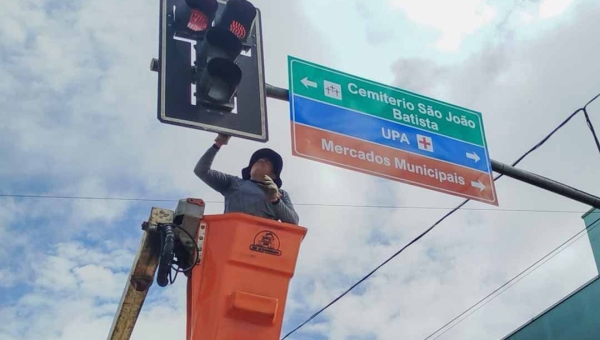 Prefeitura de Cruzeiro do Sul e Detran implantam nova sinalização vertical de indicação para orientar moradores e turistas