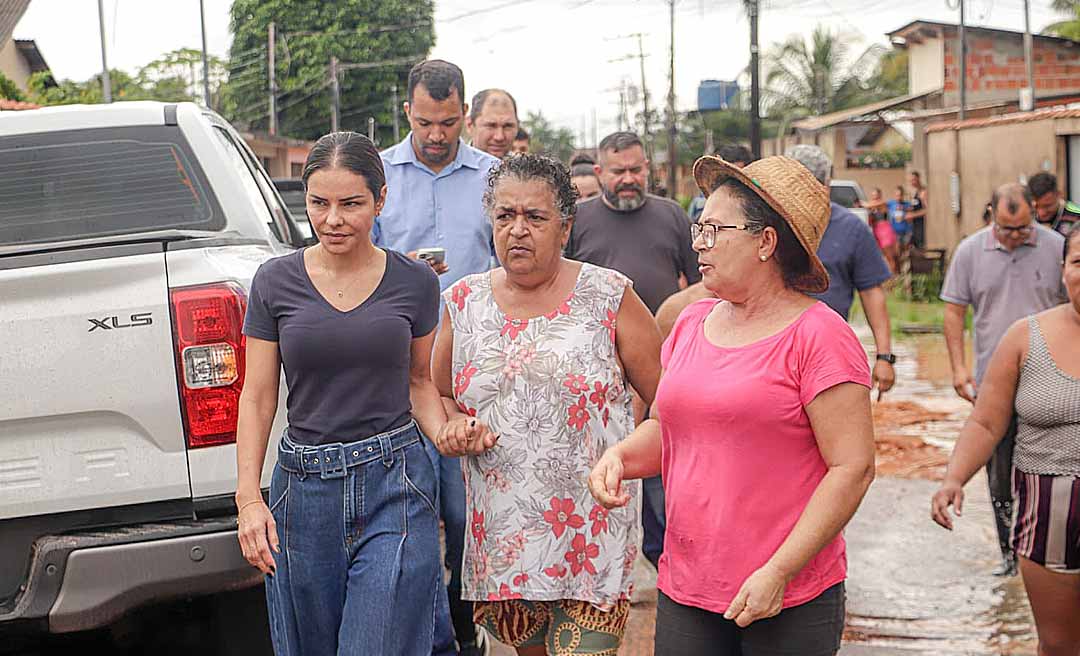 Roberta Lins, primeira-dama de Rio Branco, acompanha situação de famílias atingidas por enxurradas na Baixada da Sobral