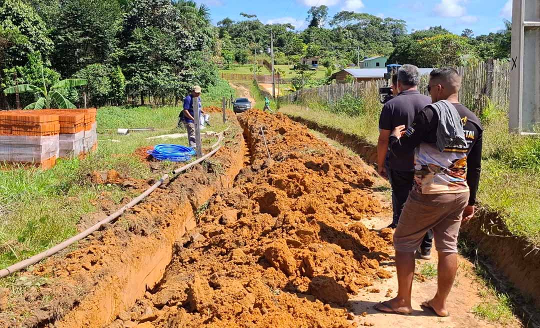 Saneacre inicia obra que levará água tratada para famílias no Ramal do Moura Piranga, em Cruzeiro do Sul