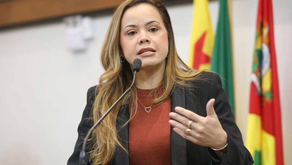 Após vazamento de informações, Michelle solta o verbo contra Jonathan Santiago: ‘existe  uma cara feia desejando  tomar as rédeas do Palácio’