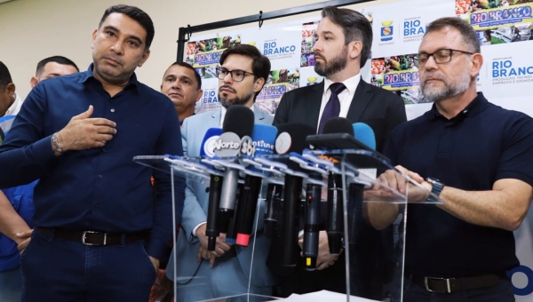 Prefeito de Rio Branco anuncia auxílio em dinheiro como medida para atender famílias atingidas pelas enchentes 