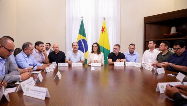Mailza tem primeira reunião no Palácio Rio Branco com prefeitos do Acre e deputados federais de seu partido