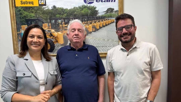 Mailza posta foto com Gladson e Eládio Camelí e diz que em breve vai percorrer o Acre com ex-governador