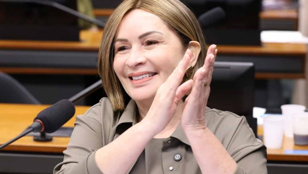 Socorro Neri celebra avanço de proposta que põe fim à escala 6x1 na Câmara dos Deputados
