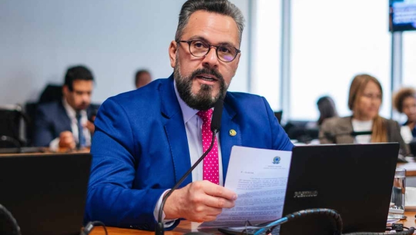 Relatada por Alan Rick, lei cria incentivo direto à reciclagem no país