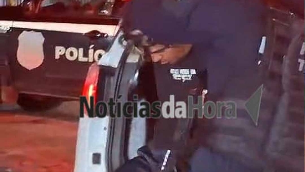 Homem é preso após fazer família refém durante assalto em Rio Branco