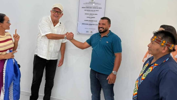 Petecão entrega máquinas e amplia investimentos em Jordão