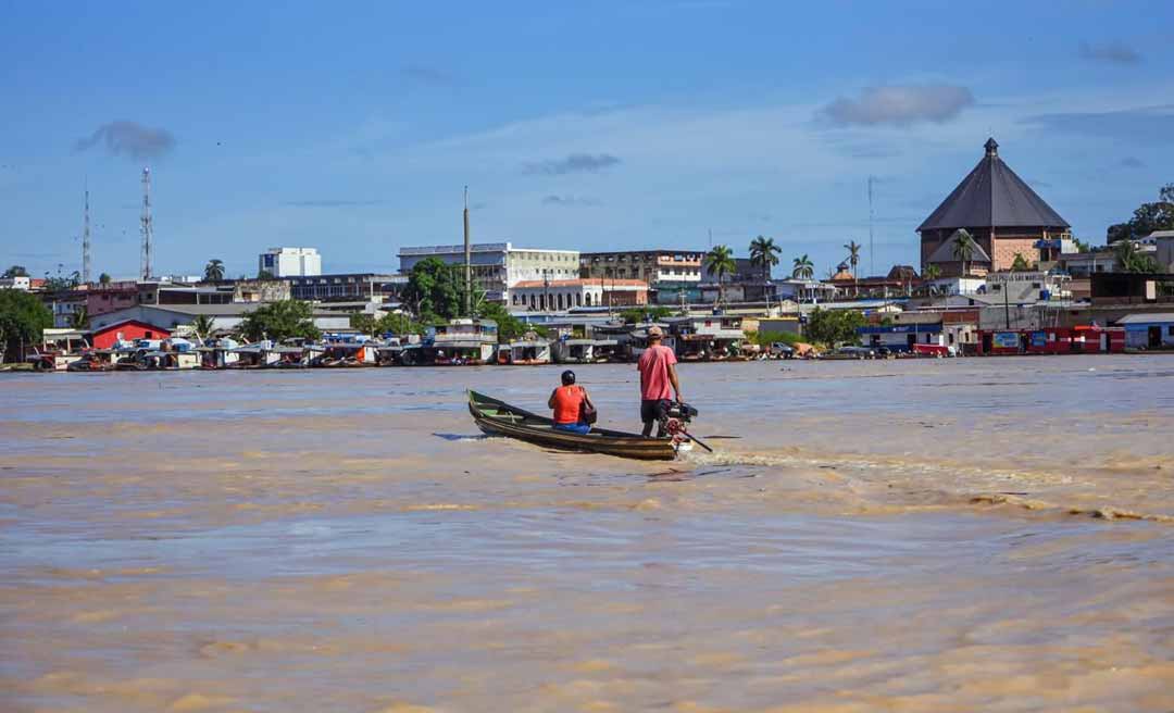 Rio Juruá volta a subir e Prefeitura de Cruzeiro do Sul intensifica monitoramento e ações de assistência