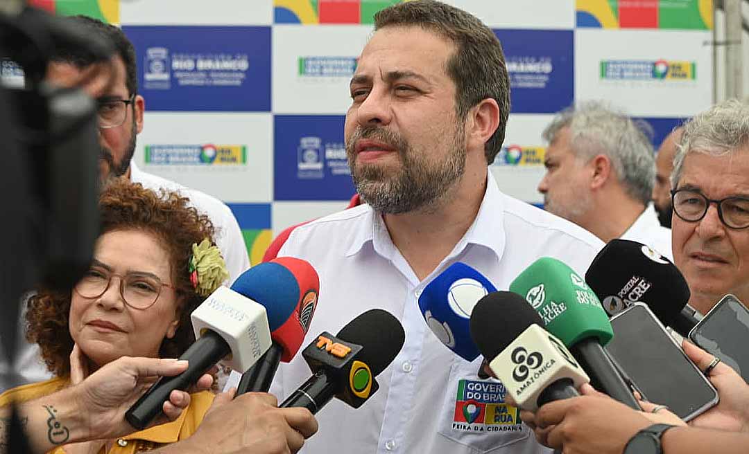 ”Quem está trazendo as obras para melhorar o estado do Acre é o presidente Lula”, diz Boulos ao falar sobre o Governo na Rua