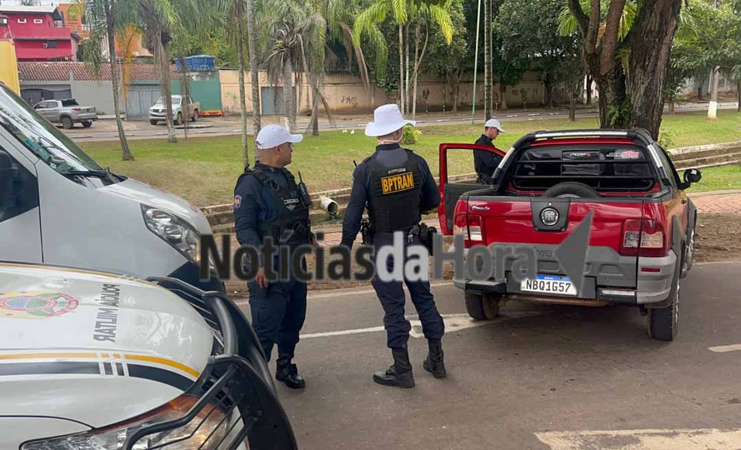 Motorista passa mal ao volante, perde controle e bate em árvore no Parque da Maternidade