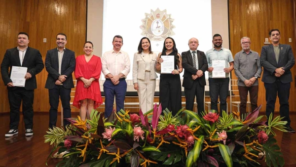 Entre emoção e compromisso, governadora Mailza empossa novos servidores do Idaf e reforça atuação do Estado no campo acreano