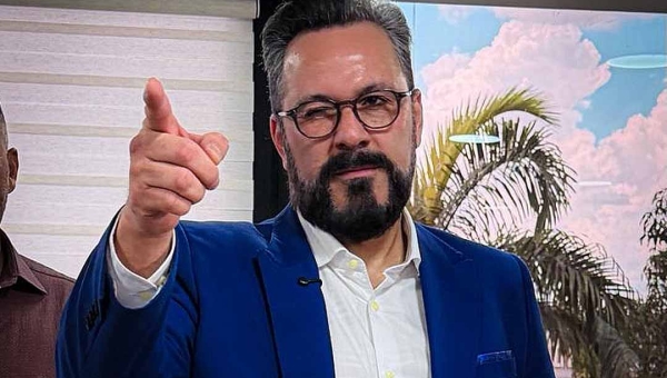 Senador Alan Rick visita a Assembleia Legislativa e comenta liderança na pesquisa Delta/Notícias da Hora