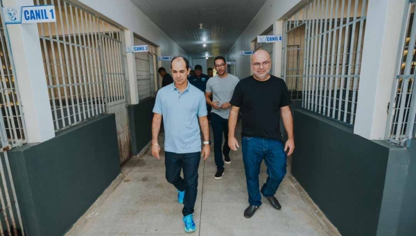 Prefeito Zequinha Lima vistoria obras de reforma e ampliação do Centro de Zoonose em Cruzeiro do Sul