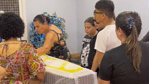 Comoção marca velórios de vítimas de ataque no Instituto São José, em Rio Branco