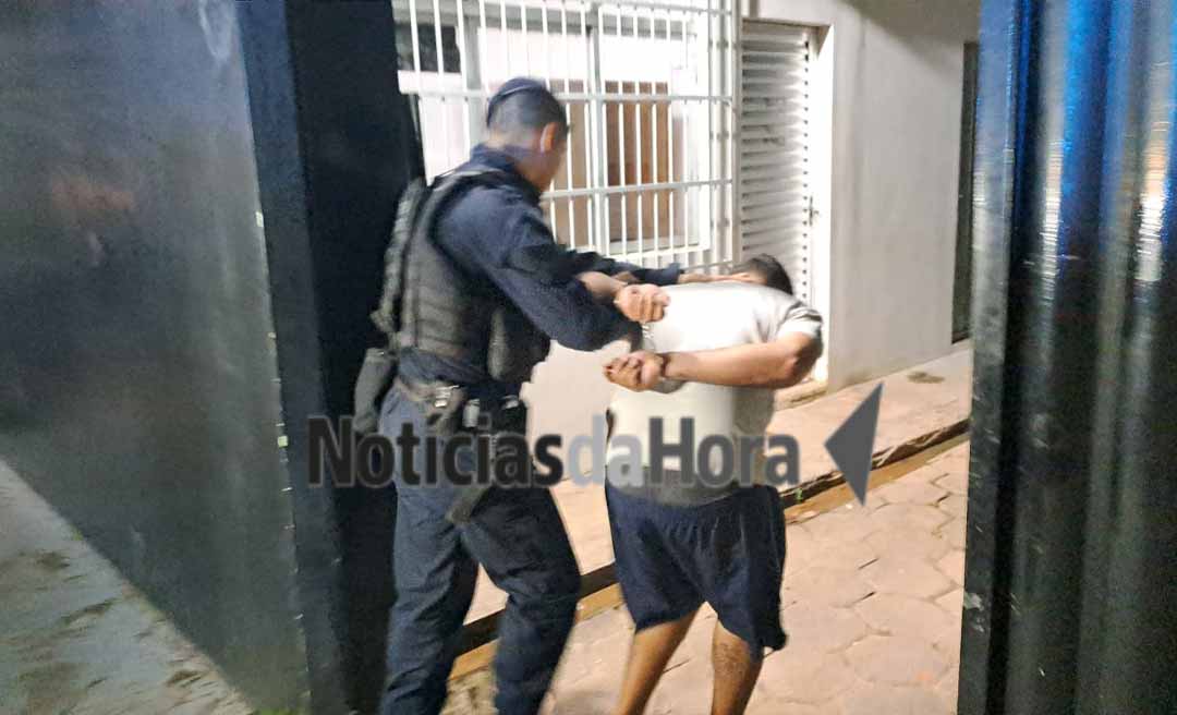 Força Tática prende suspeito de tráfico após denúncia anônima no bairro Defesa Civil, em Rio Branco