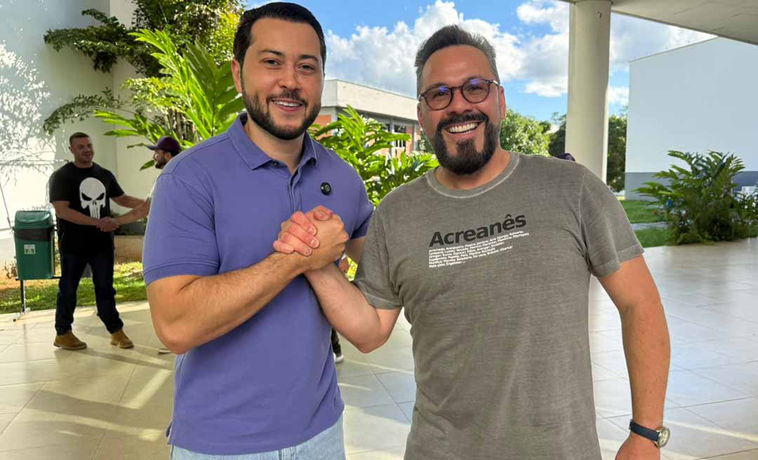 Em evento com Jarude, Alan Rick cita nomes cotados para vice e diz que anúncio será “pertinho das convenções”