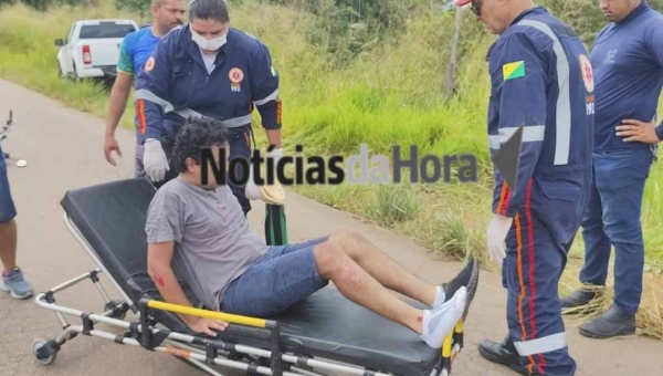 Ultrapassagem termina em grave acidente entre moto e duas caminhonetes na AC-10