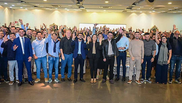 Com Aberson e Madson Camelí como referências, Mailza apresenta equipe de coordenação de pré-campanha em almoço no Afa