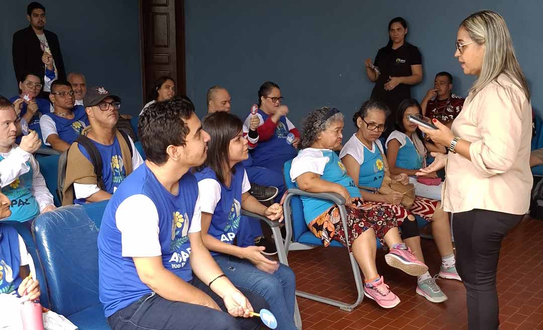 Projeto “Contação de Histórias” leva reflexão sobre bullying para alunos da APAE Rio Branco