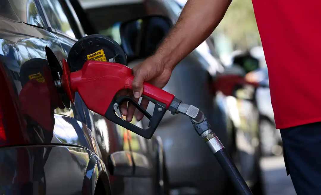 Governo do Brasil anuncia subvenção à gasolina e ao diesel para proteger bolso da população