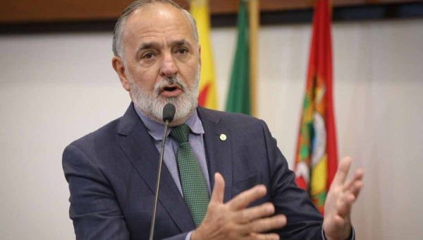 Tchê diz que todos estão de olho na vaga de Gladson ao Senado, mas que confia na decisão do STF