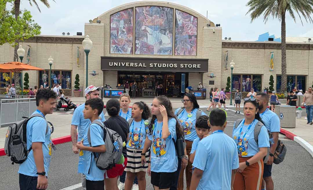 Estudantes da educação municipal vivem dia de aventura e tecnologia na Universal Studios