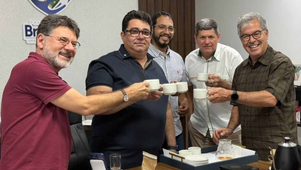 Jorge Viana é recebido pelo prefeito Carlinhos do Pelado, diz que Brasiléia será prioridade no Senado e reafirma amor pelo Alto Acre
