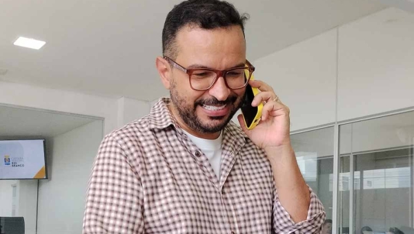 “O melhor caminho é o diálogo”, diz Márcio Pereira durante visita à Câmara de Rio Branco