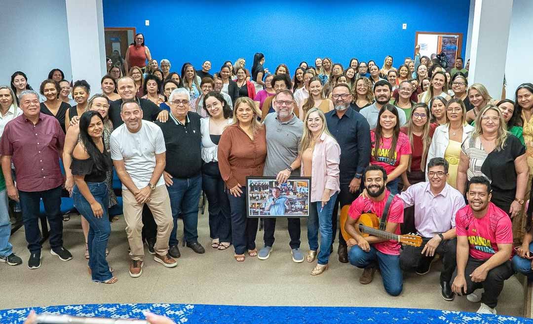 Prefeitura homenageia mães servidoras da Educação e celebra avanços da rede municipal