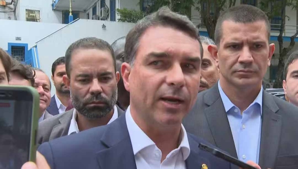 Flávio Bolsonaro sobre áudio para Vorcaro: 'Não tenho que justificar nada para ninguém'