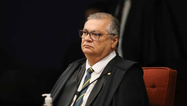 Ministro Flávio Dino abre apuração sobre emendas para produtora do filme de Bolsonaro