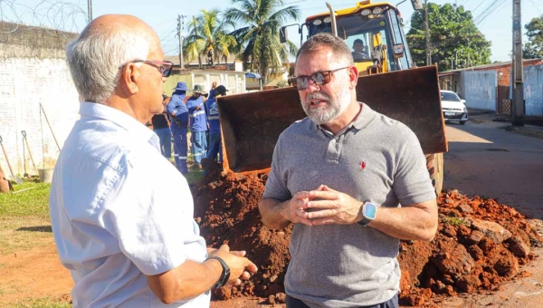 Prefeito de Rio Branco acompanha revitalização da Rua 12 de Outubro no bairro Placas