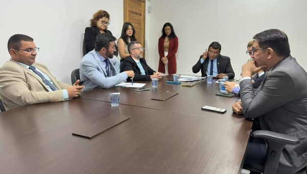 No Dia do Gari, CCJ da Câmara de Rio Branco vota contra folga da categoria; Samir Bestene, relator da proposta, foi favorável ao PL