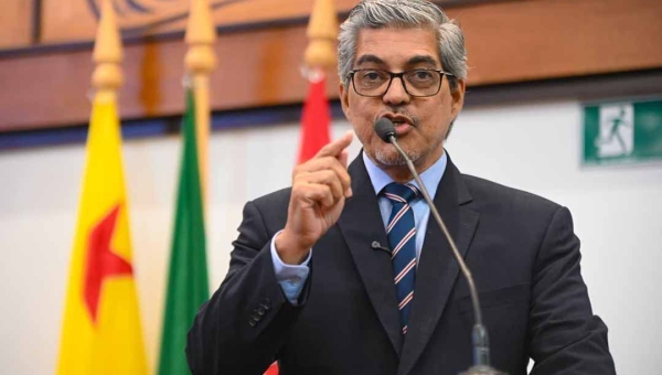 Atuação no Acre de operadora de cartão de crédito ligada ao Banco Master, de Vocaro, é lembrada na tribuna por deputado
