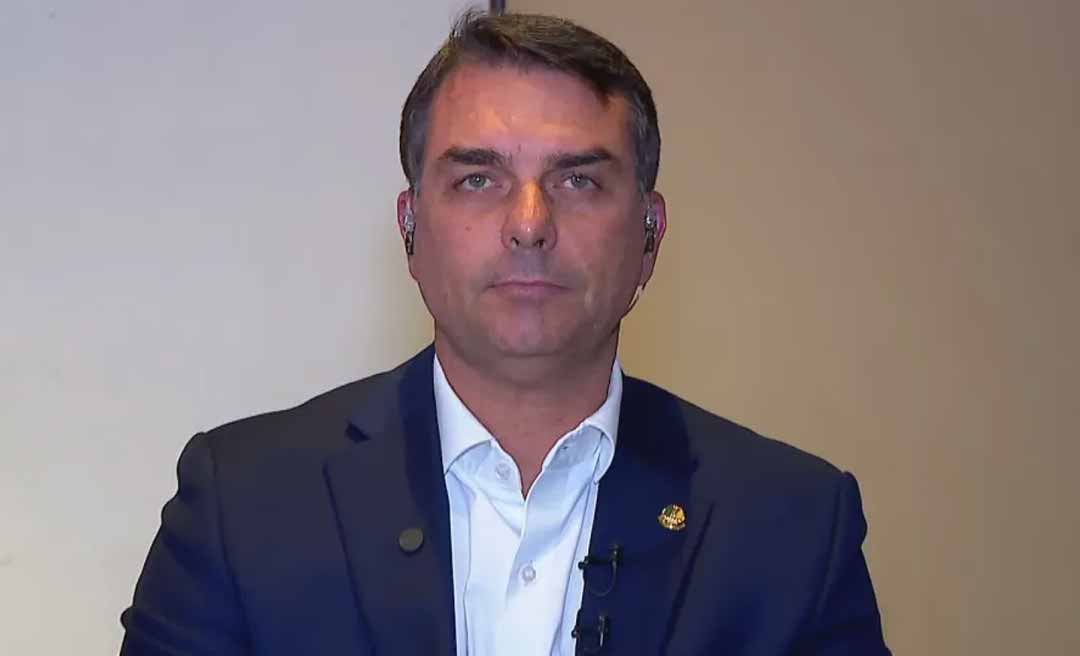 Senador Flávio Bolsonaro visitou Daniel Vorcaro após ex-banqueiro ser preso em 2025