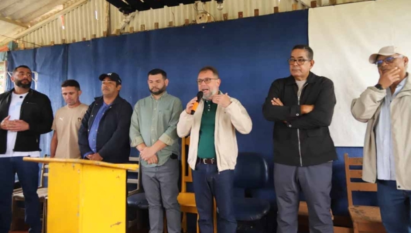 Prefeito Alysson Bestene visita Comunidade Mariele Franco e promete mediar solução para moradores