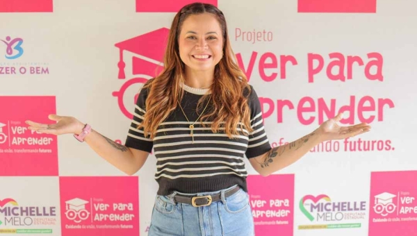 Michelle Melo entrega 200 óculos em Plácido de Castro e Vila Campinas