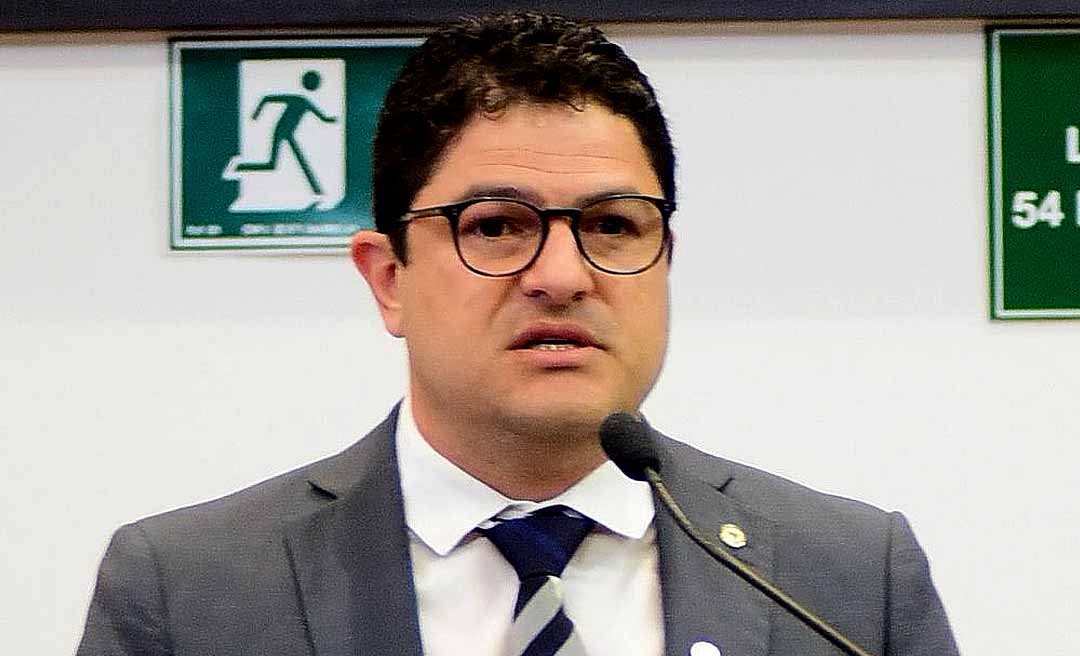 Eduardo Ribeiro defende instalação de núcleo de hemodiálise em Tarauacá e denuncia descaso com pacientes