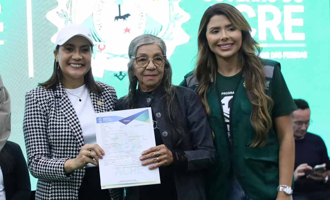 Mailza Assis entrega títulos definitivos e reforça ações de regularização fundiária em Sena Madureira