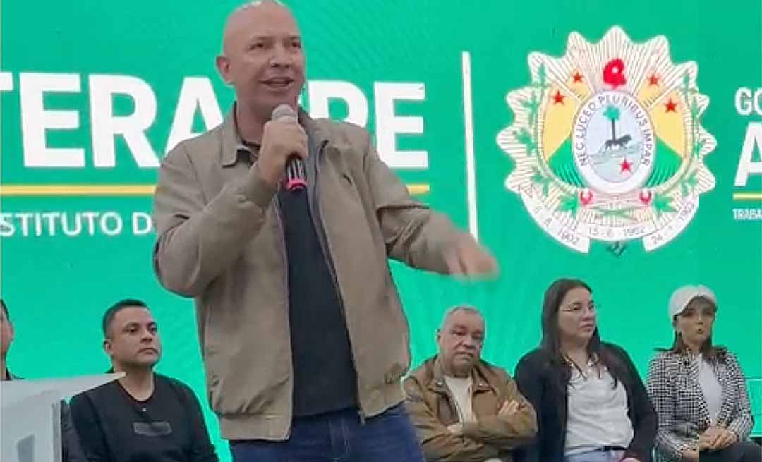 Gerlen dá indireta em Mazinho, que bebe água e cruza os braços: “Aguenta que vem mais, garoto”