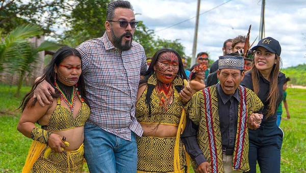 Alan Rick inicia “Fala, Acre!” em aldeia indígena de Feijó e anuncia novos investimentos para comunidades